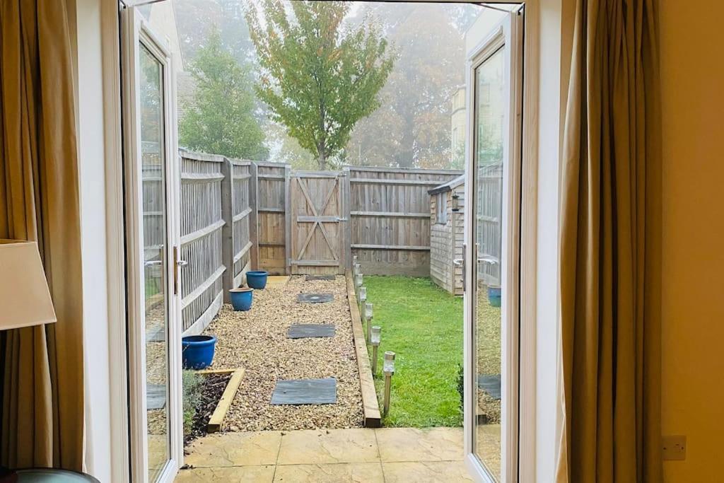 Modern Town House In Cotswolds - 3 Double Bedrooms Witney Exterior foto
